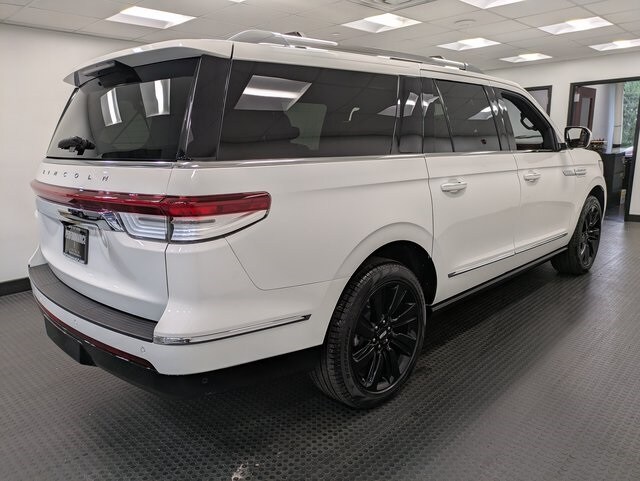 2023 Lincoln Navigator L Reserve photo 4