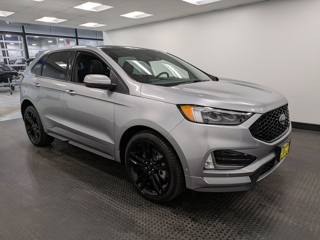 2022 Ford Edge ST photo 3