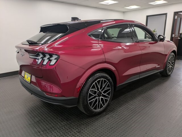 2025 Ford Mustang Mach-E Premium photo 4