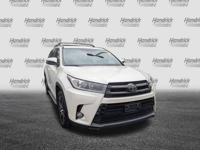 2017 Toyota Highlander SE V6 SUV