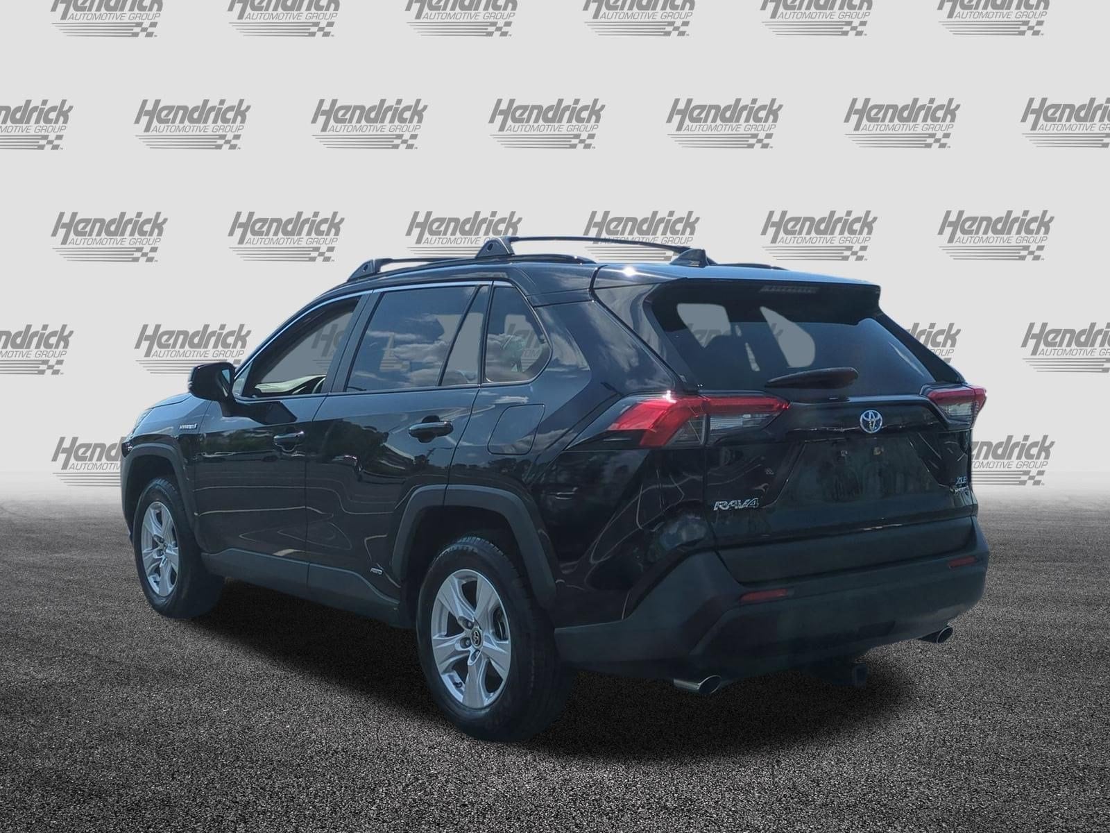 2019 Toyota RAV4 Hybrid XLE photo 3