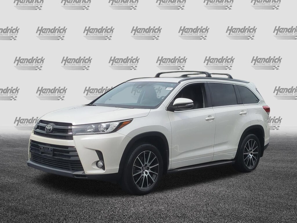 Used 2017 Toyota Highlander SE V6 SUV