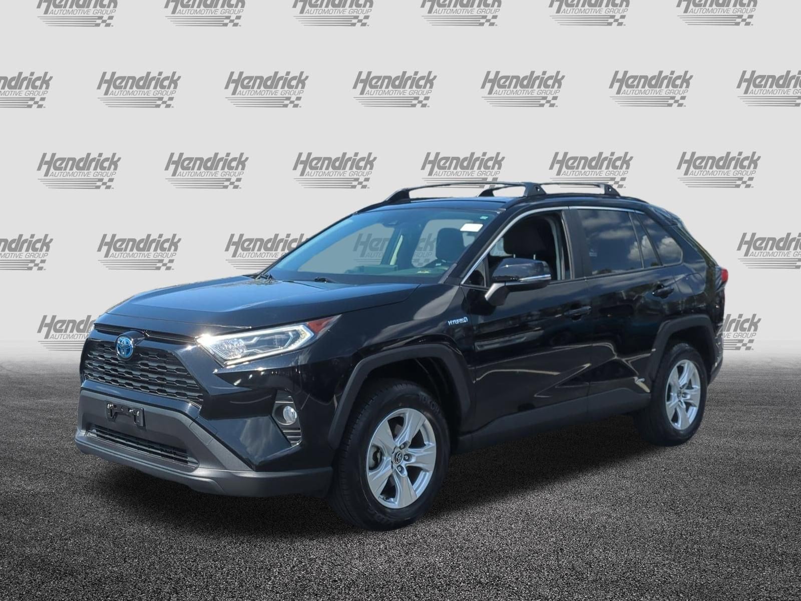 2019 Toyota RAV4 Hybrid XLE photo 4