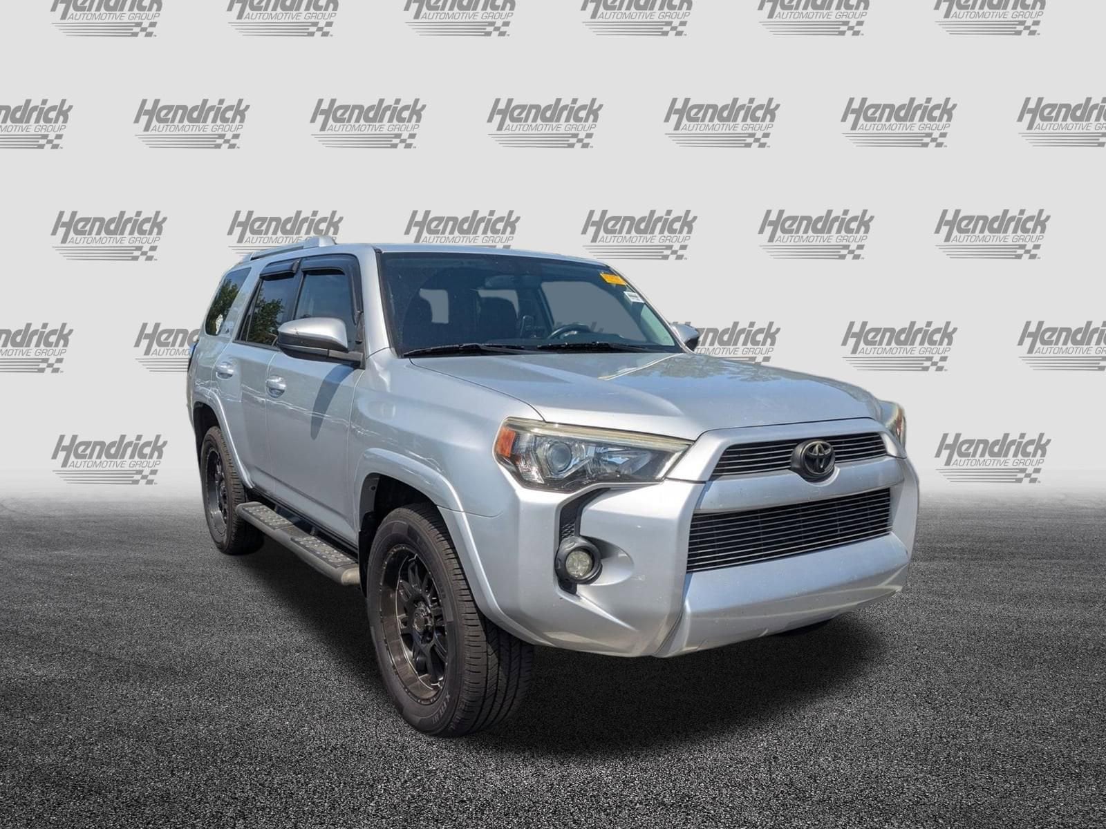 2016 Toyota 4Runner SR5 photo 2