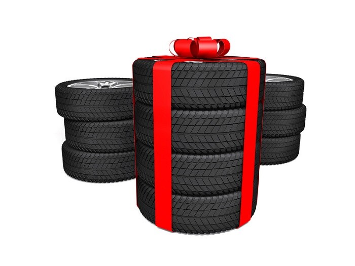 Multiple_Piles_of_Tires.jpg