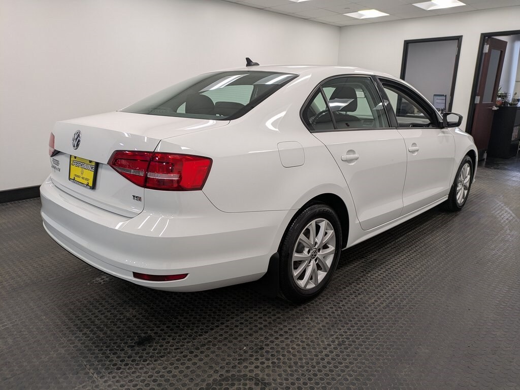 2015 Volkswagen Jetta 1.8T SE photo 2