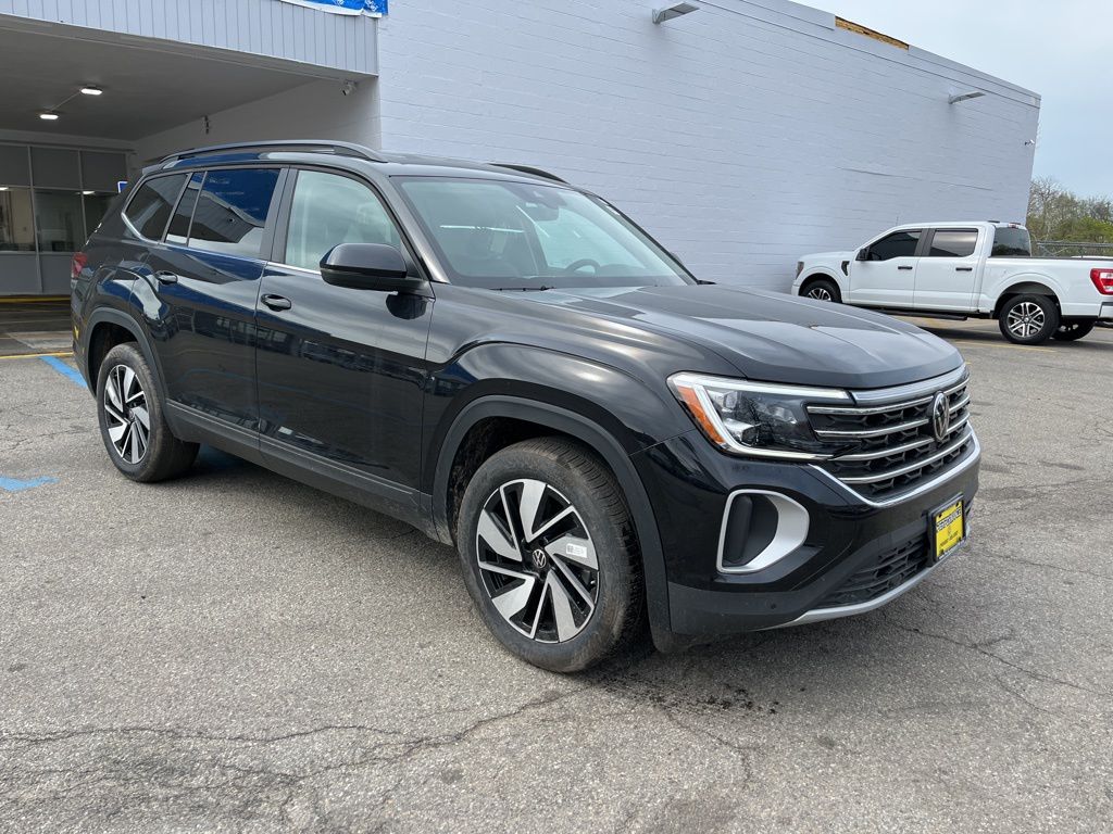 2025 Volkswagen Atlas SE w/Tech - Photo 2