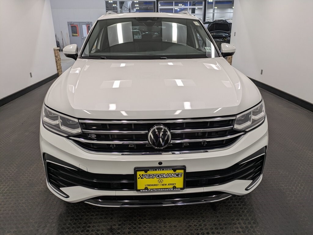 2022 Volkswagen Tiguan SEL Premium R-Line photo 2