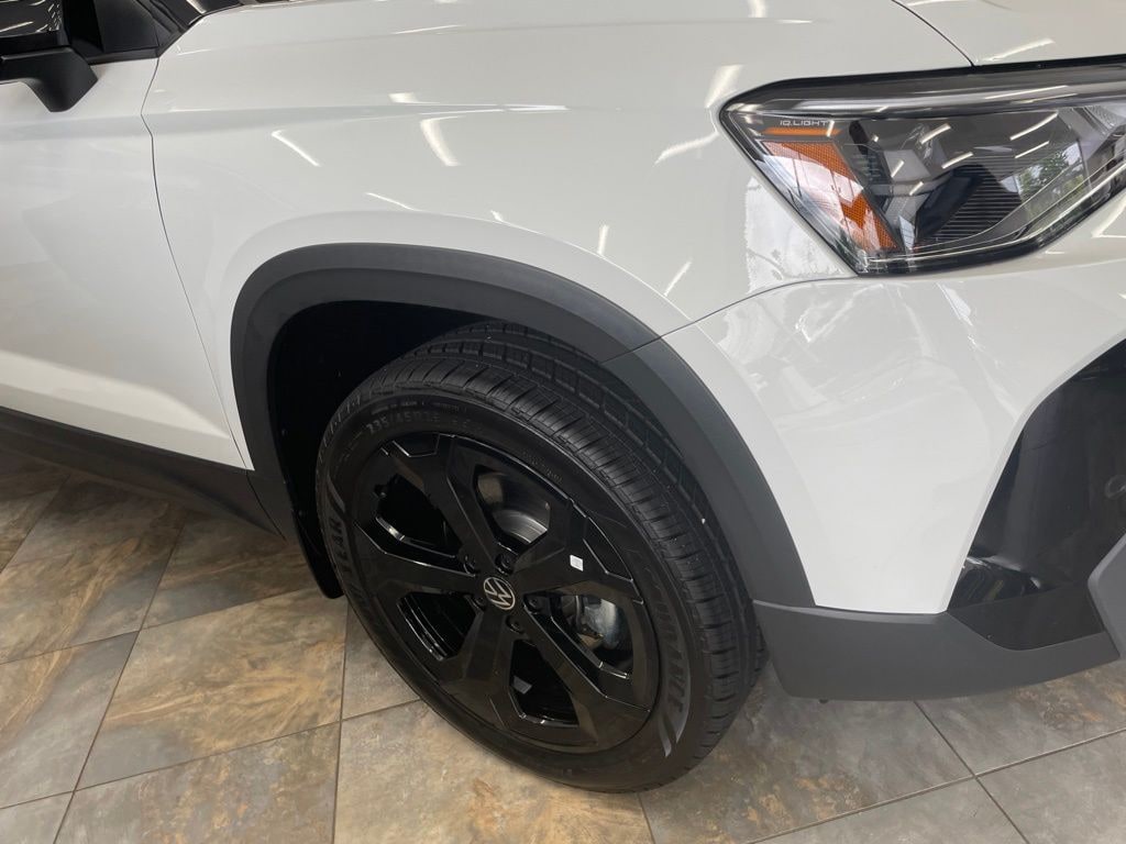 New 2026 Volkswagen Taos 1.5T SE Black SUV