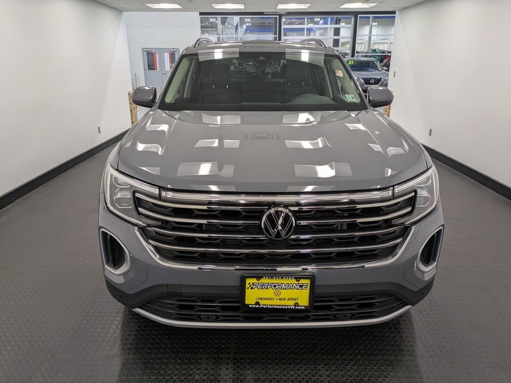 Used 2025 Volkswagen Atlas 2.0T SE w/Technology SUV