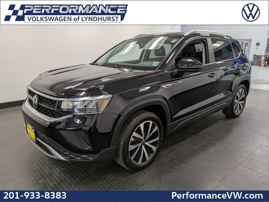 2022 Volkswagen Taos SE's photo