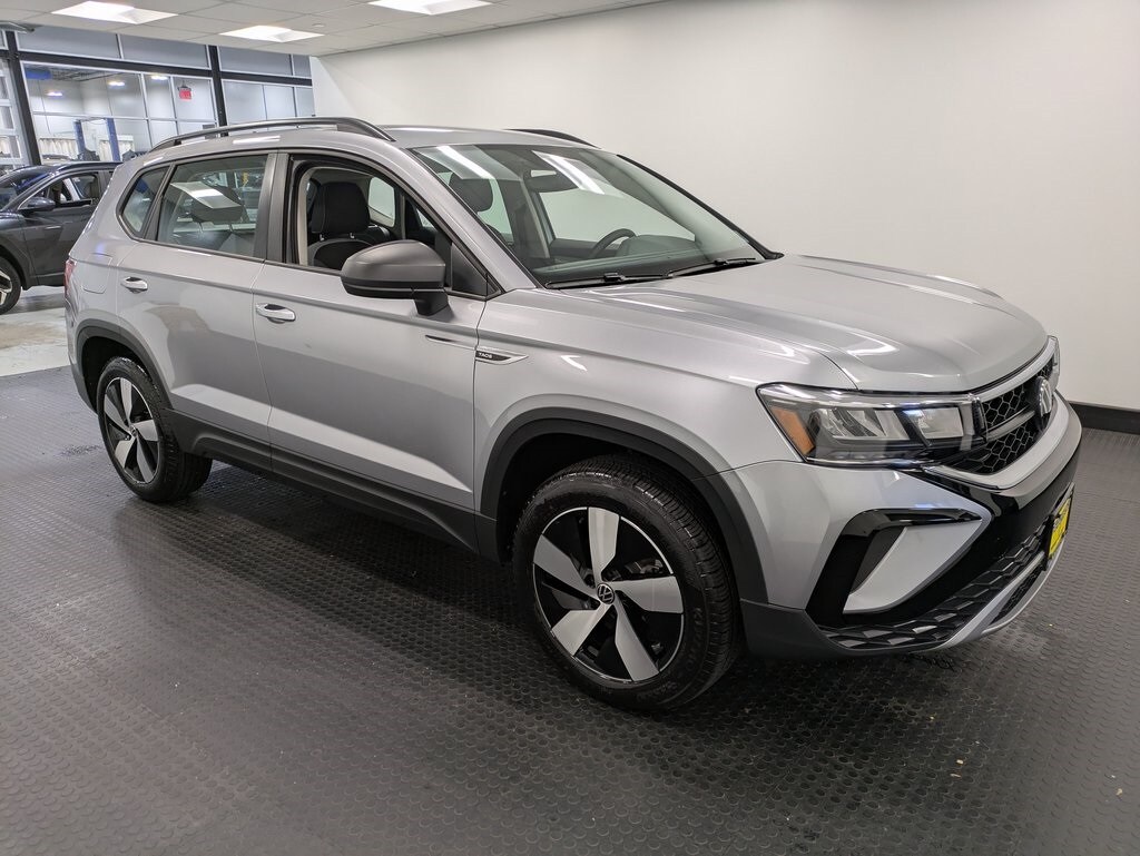 2024 Volkswagen Taos S photo 2
