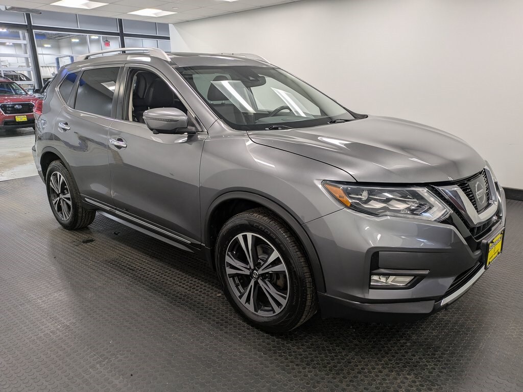 2017 Nissan Rogue SL photo 3