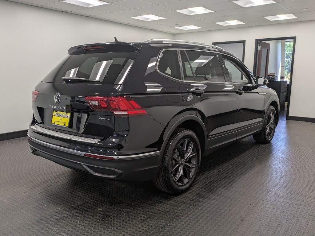 2022 Volkswagen Tiguan SE photo 2