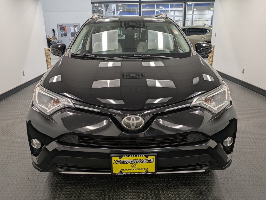 2018 Toyota RAV4 XLE photo 2