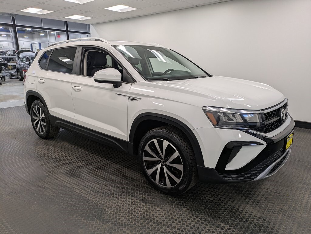 2022 Volkswagen Taos SE photo 3