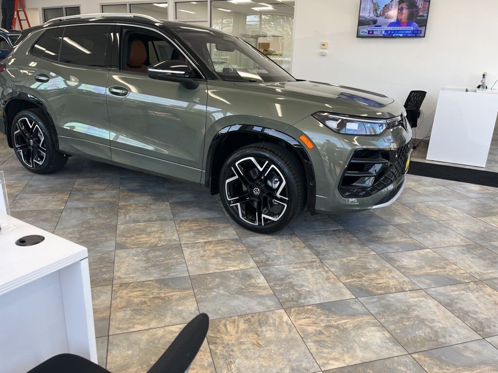 New 2026 Volkswagen Tiguan 2.0T SEL R-Line Turbo SUV