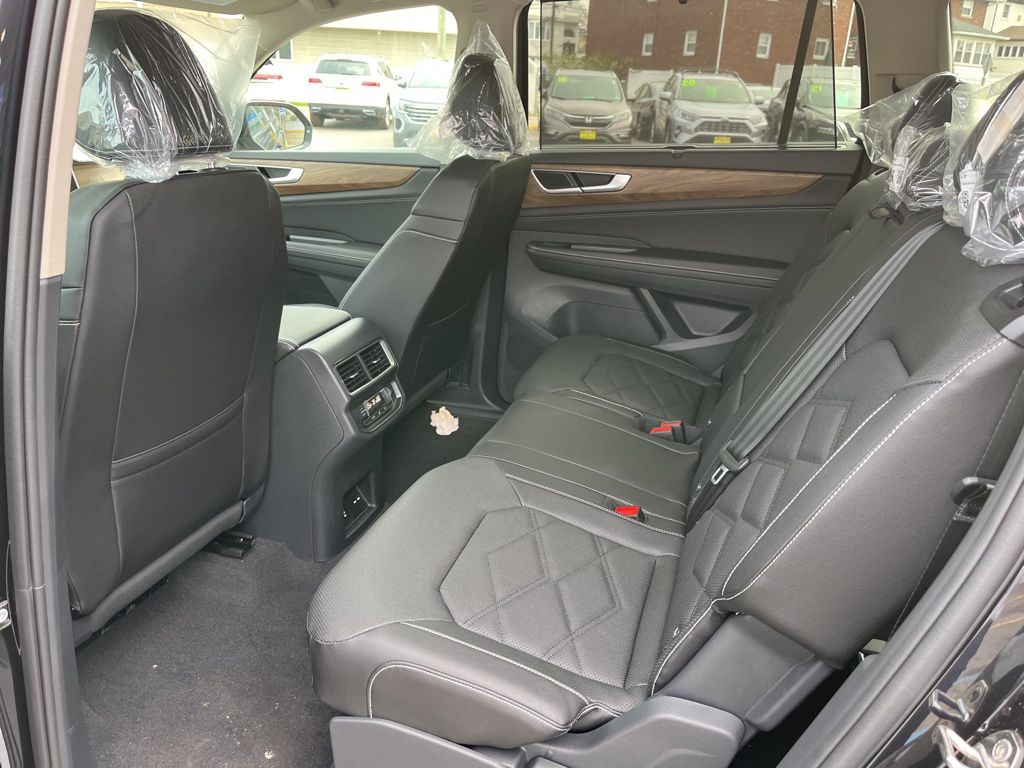 2025 Volkswagen Atlas SE w/Tech - Photo 22