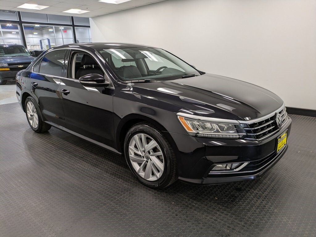 2018 Volkswagen Passat 2.0T SE photo 2