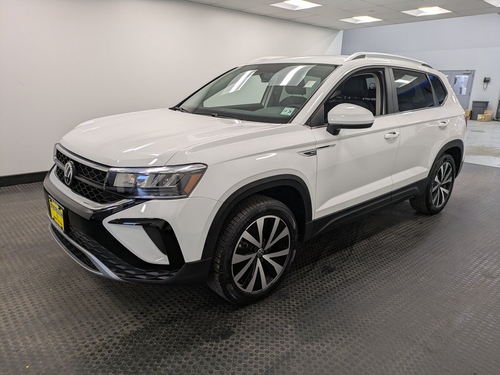 2022 Volkswagen Taos SE's photo