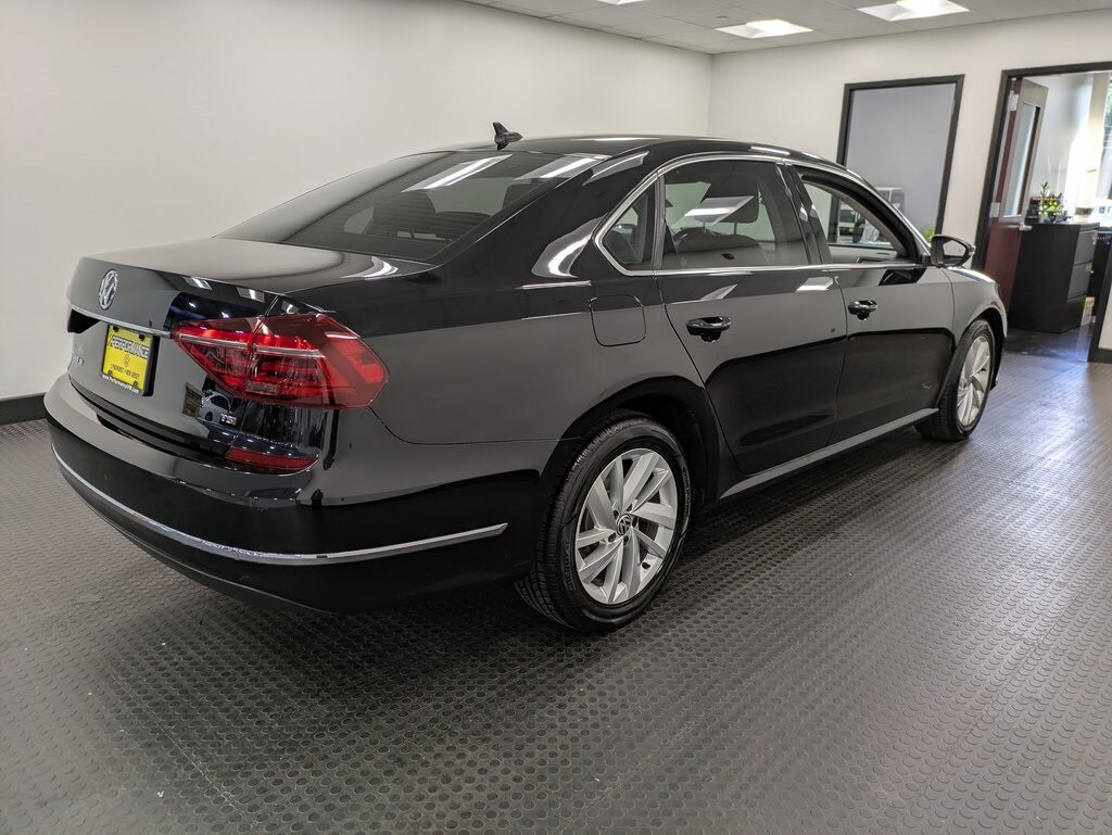 2018 Volkswagen Passat 2.0T SE photo 3