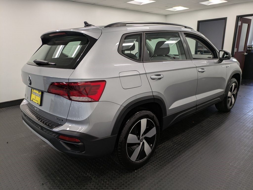 2024 Volkswagen Taos S photo 3