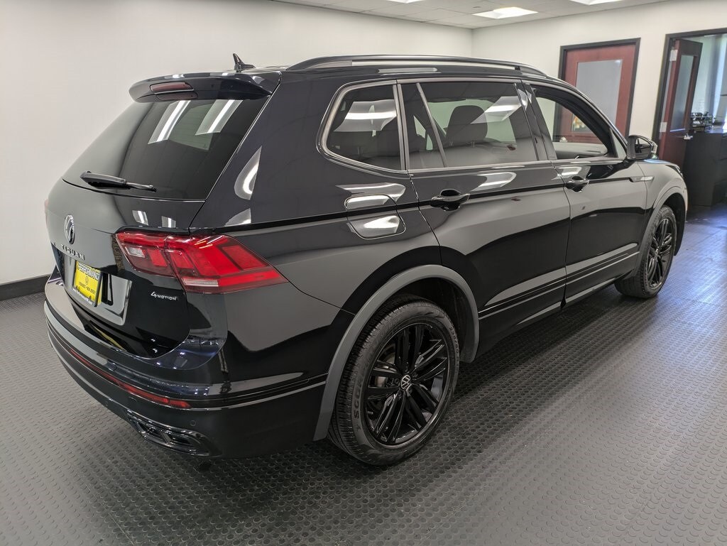 2022 Volkswagen Tiguan SE R-Line Black photo 2