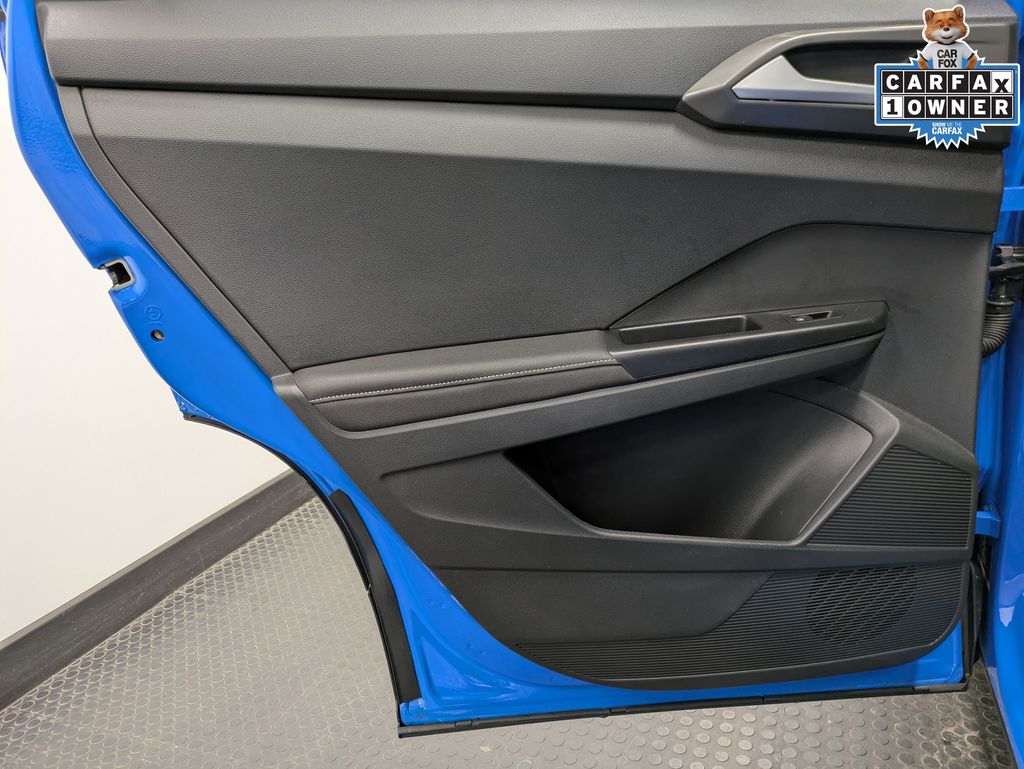 2025 Volkswagen Taos SE Black - Photo 27