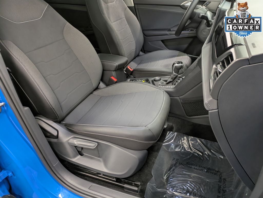 2025 Volkswagen Taos SE Black - Photo 34