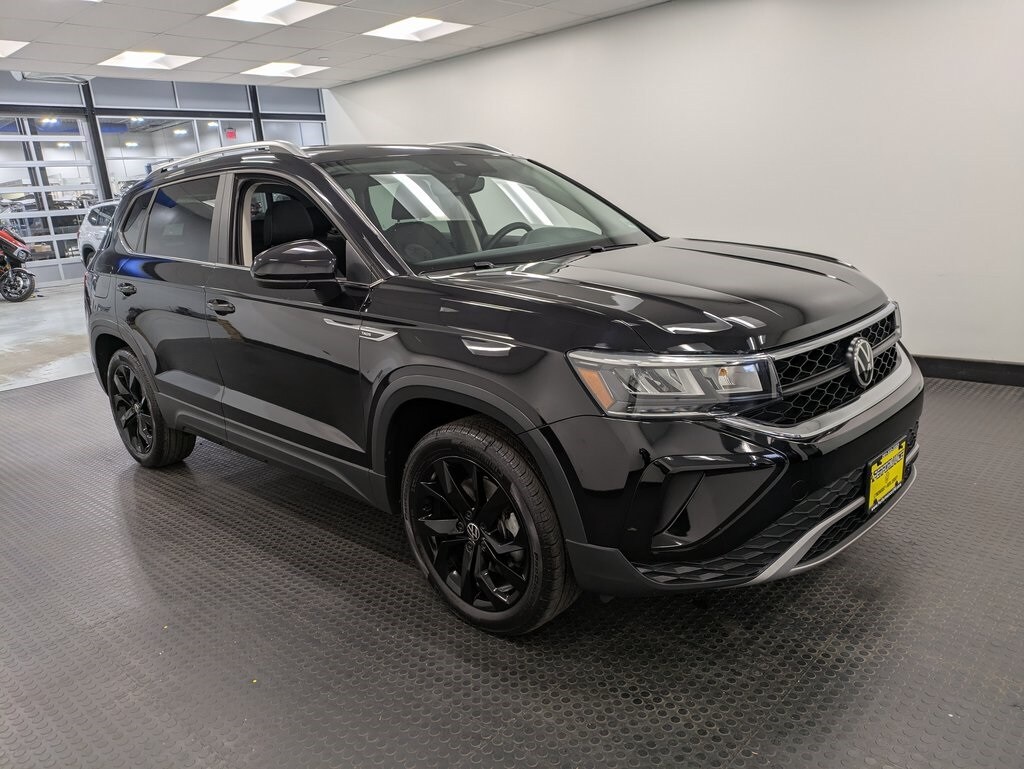 2022 Volkswagen Taos SE photo 3