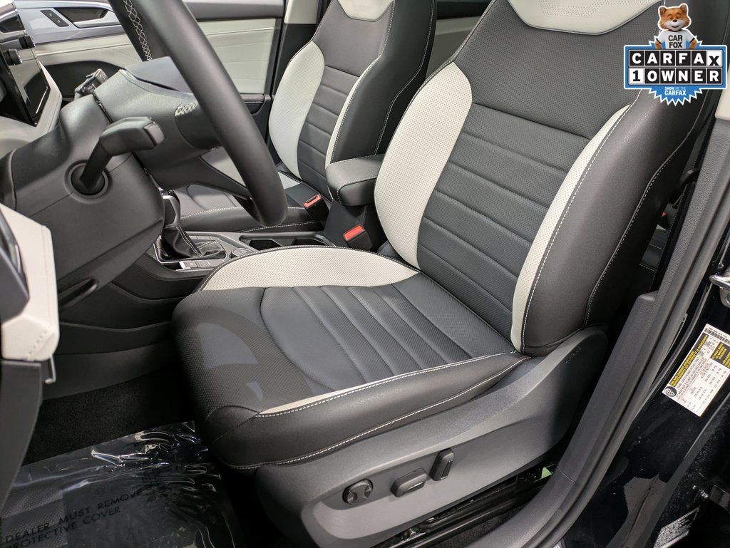 2025 Volkswagen Taos SEL - Photo 12