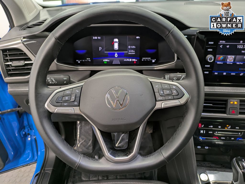 2025 Volkswagen Taos SE Black - Photo 24