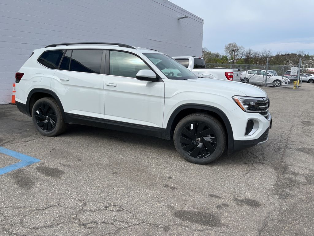 2025 Volkswagen Atlas SE w/Tech - Photo 4