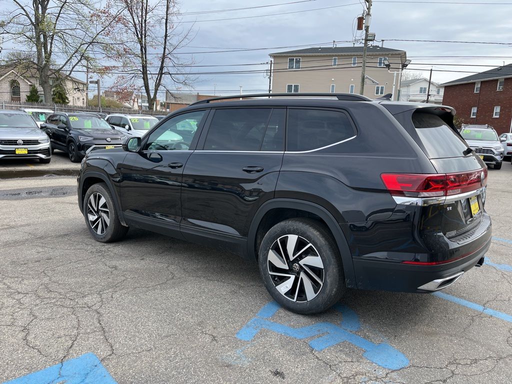 2025 Volkswagen Atlas SE w/Tech - Photo 13