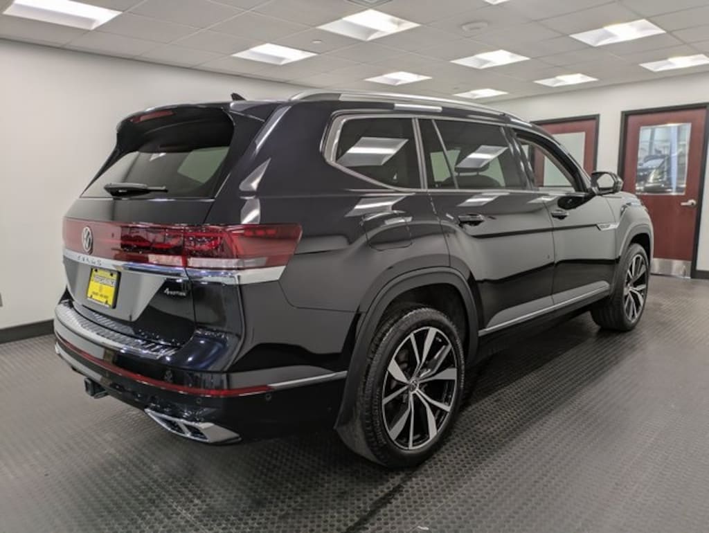 Used 2024 Volkswagen Atlas 2.0T SEL Premium R-Line SUV