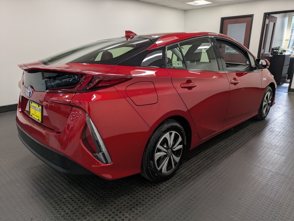 2017 Toyota Prius Prime Premium photo 3