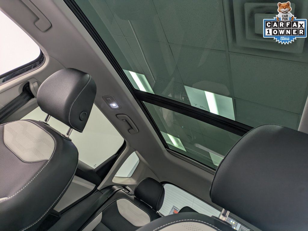 2025 Volkswagen Taos SEL - Photo 23