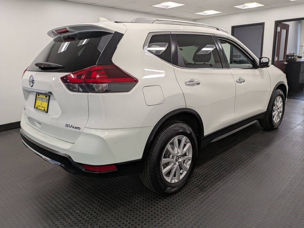 2018 Nissan Rogue SV photo 4