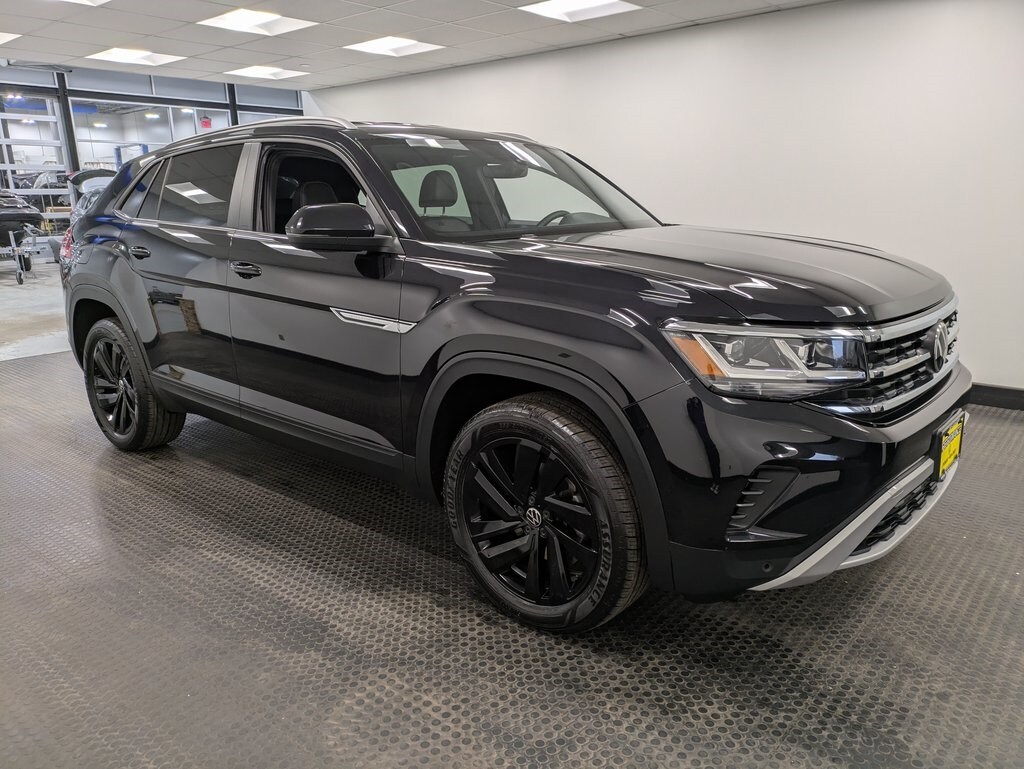 2022 Volkswagen Atlas Cross Sport V6 SE Technology photo 3