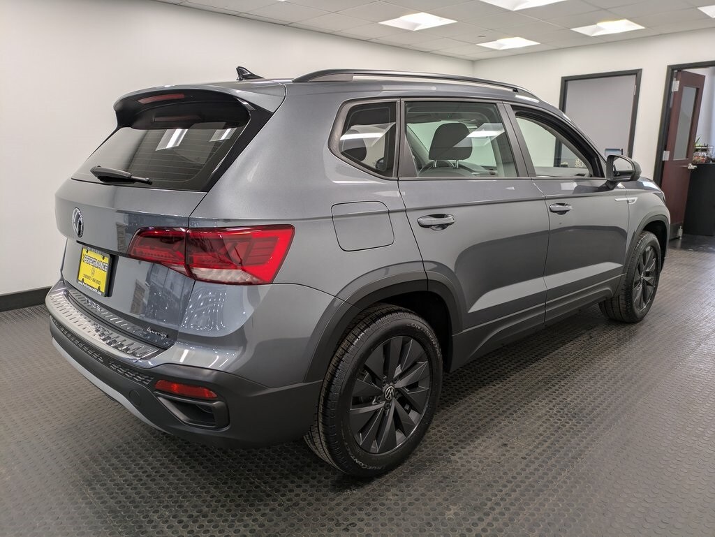 2022 Volkswagen Taos S photo 3