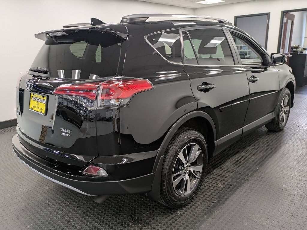 2018 Toyota RAV4 XLE photo 4