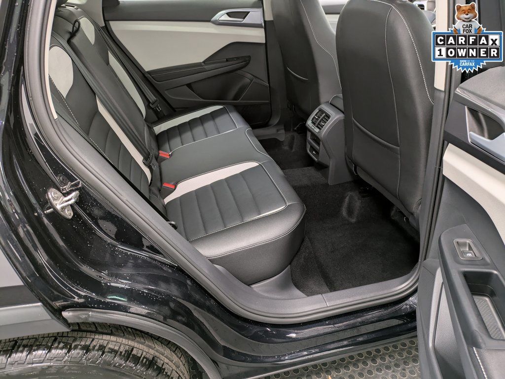 2025 Volkswagen Taos SEL - Photo 28