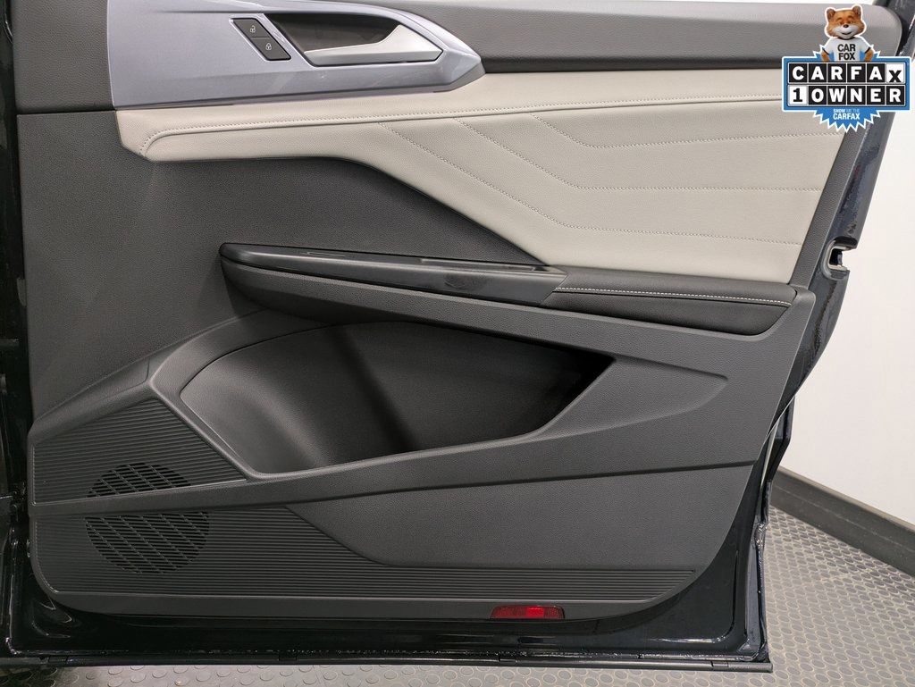 2025 Volkswagen Taos SEL - Photo 29