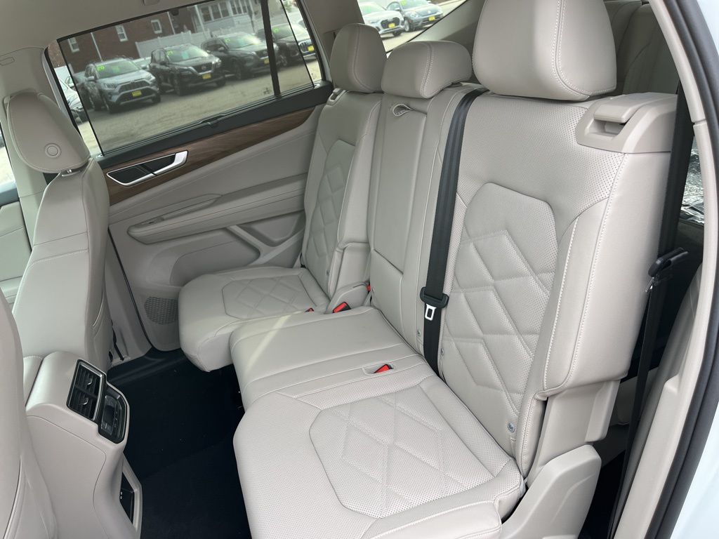 2025 Volkswagen Atlas SE w/Tech - Photo 14