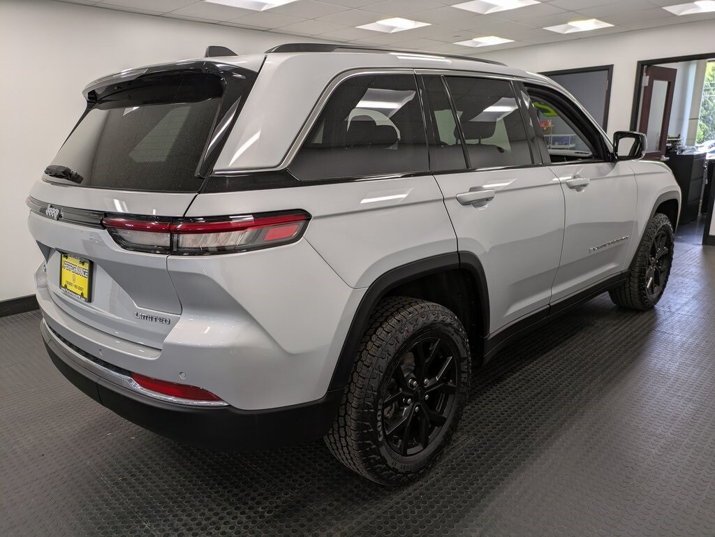 2022 Jeep Grand Cherokee Limited photo 4