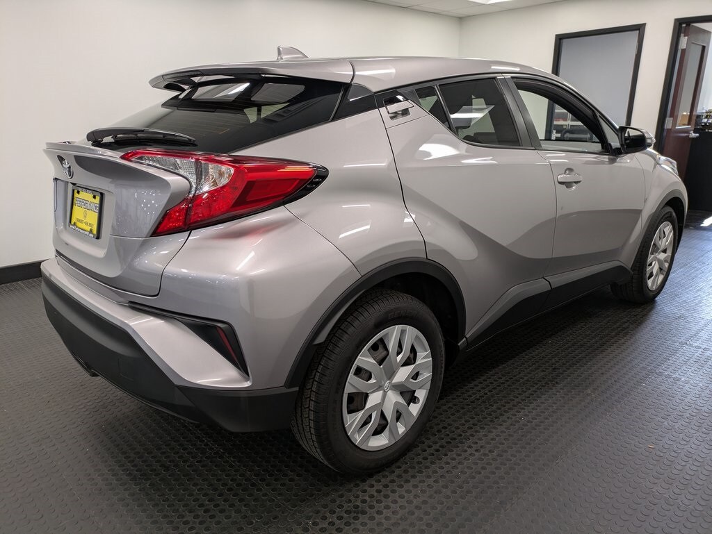 2019 Toyota C-HR LE photo 4