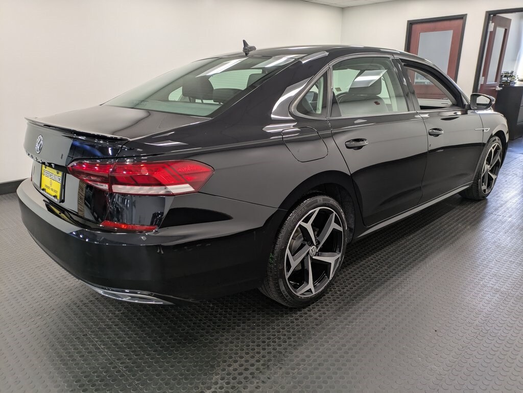 2020 Volkswagen Passat 2.0T R-Line photo 4