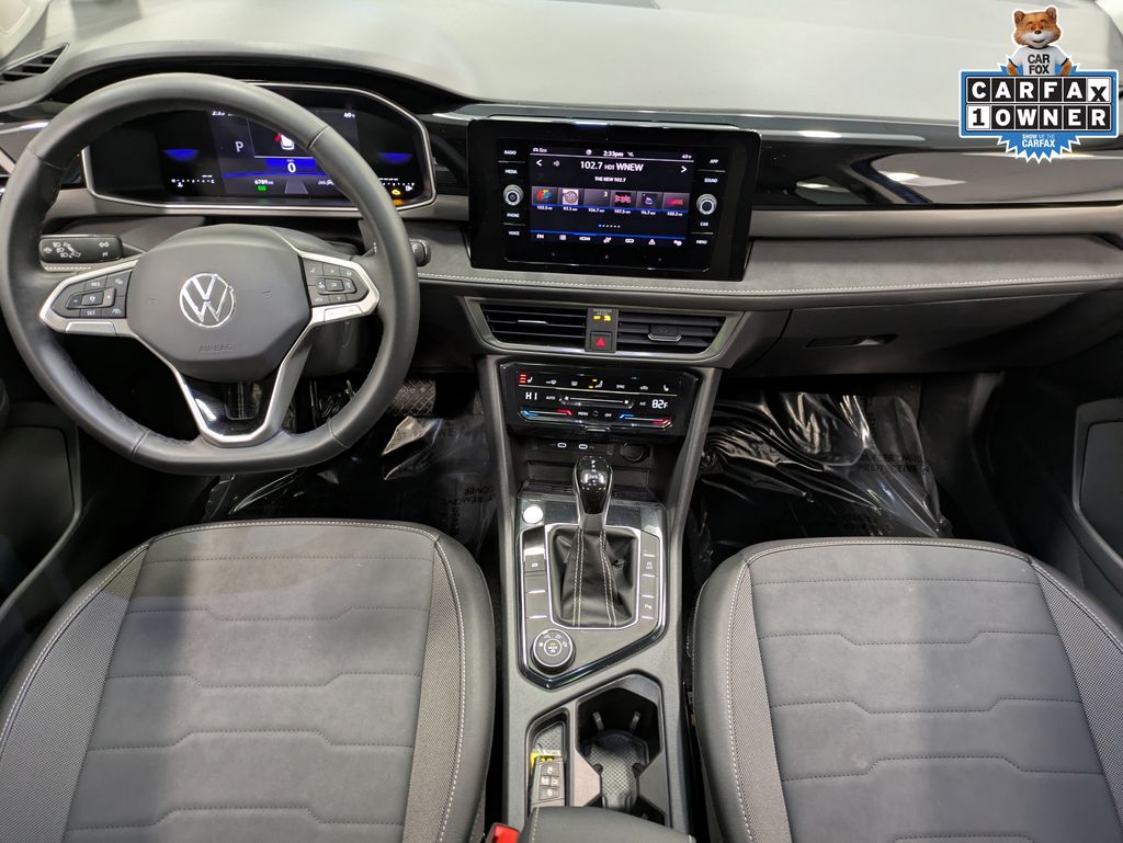 2025 Volkswagen Taos SE Black - Photo 28