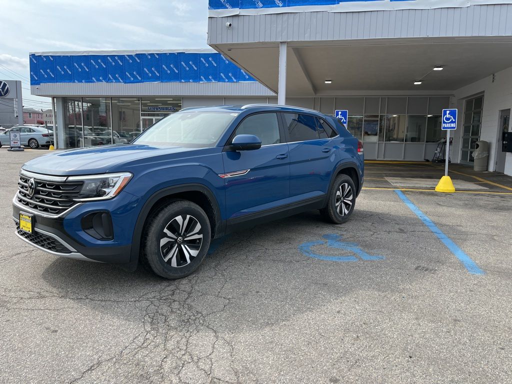2025 Volkswagen Atlas Cross Sport SE - Photo 2