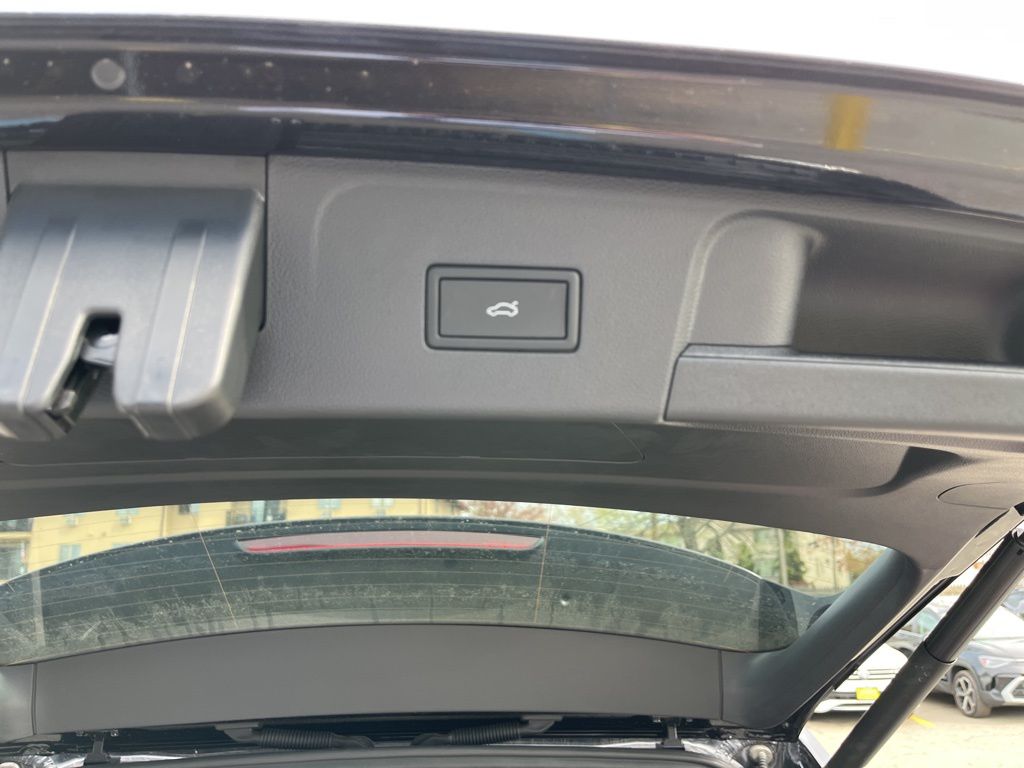 2025 Volkswagen Atlas SE w/Tech - Photo 9